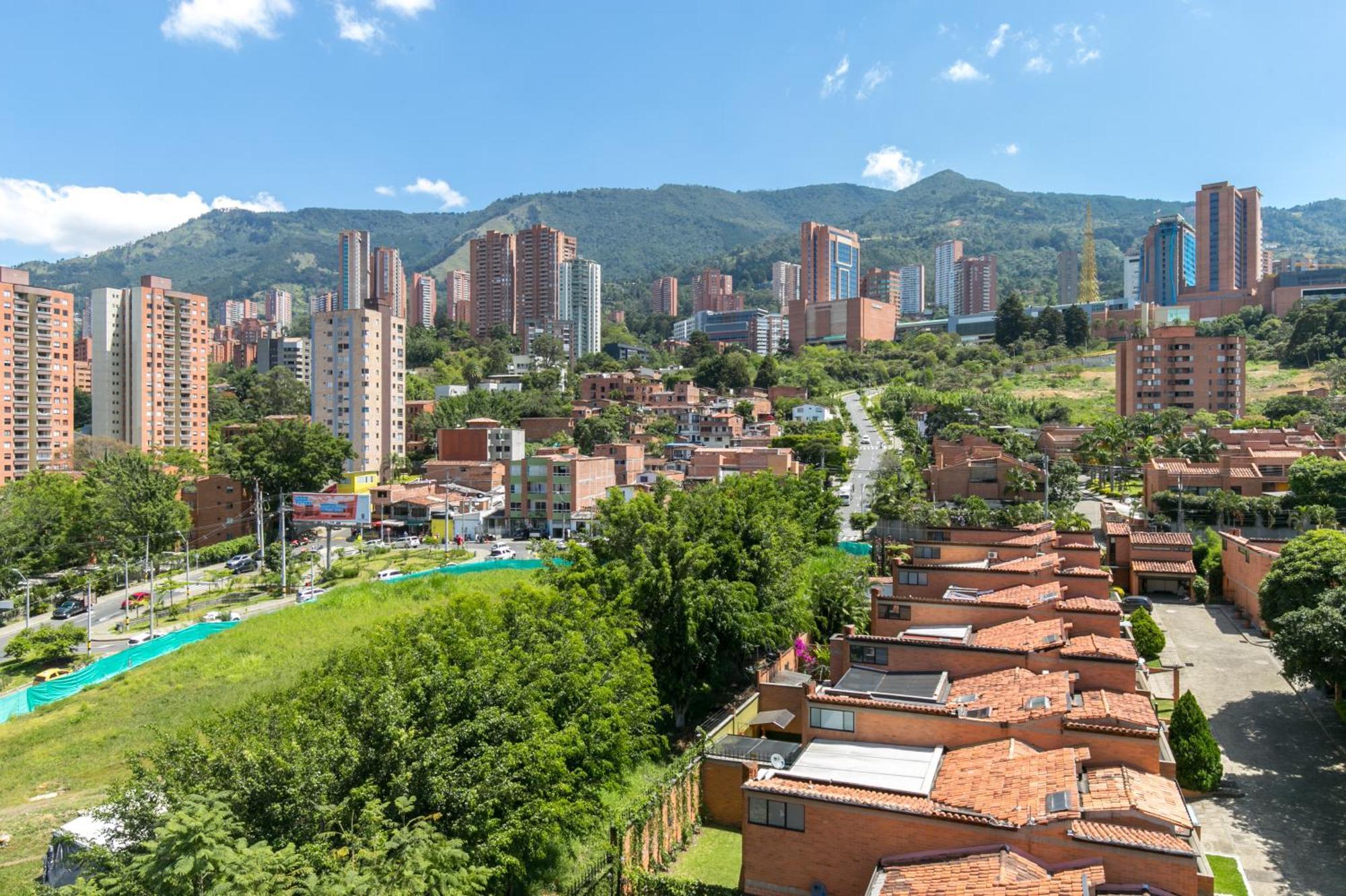 Apartamentos Borbon Suites Medellin Exterior photo