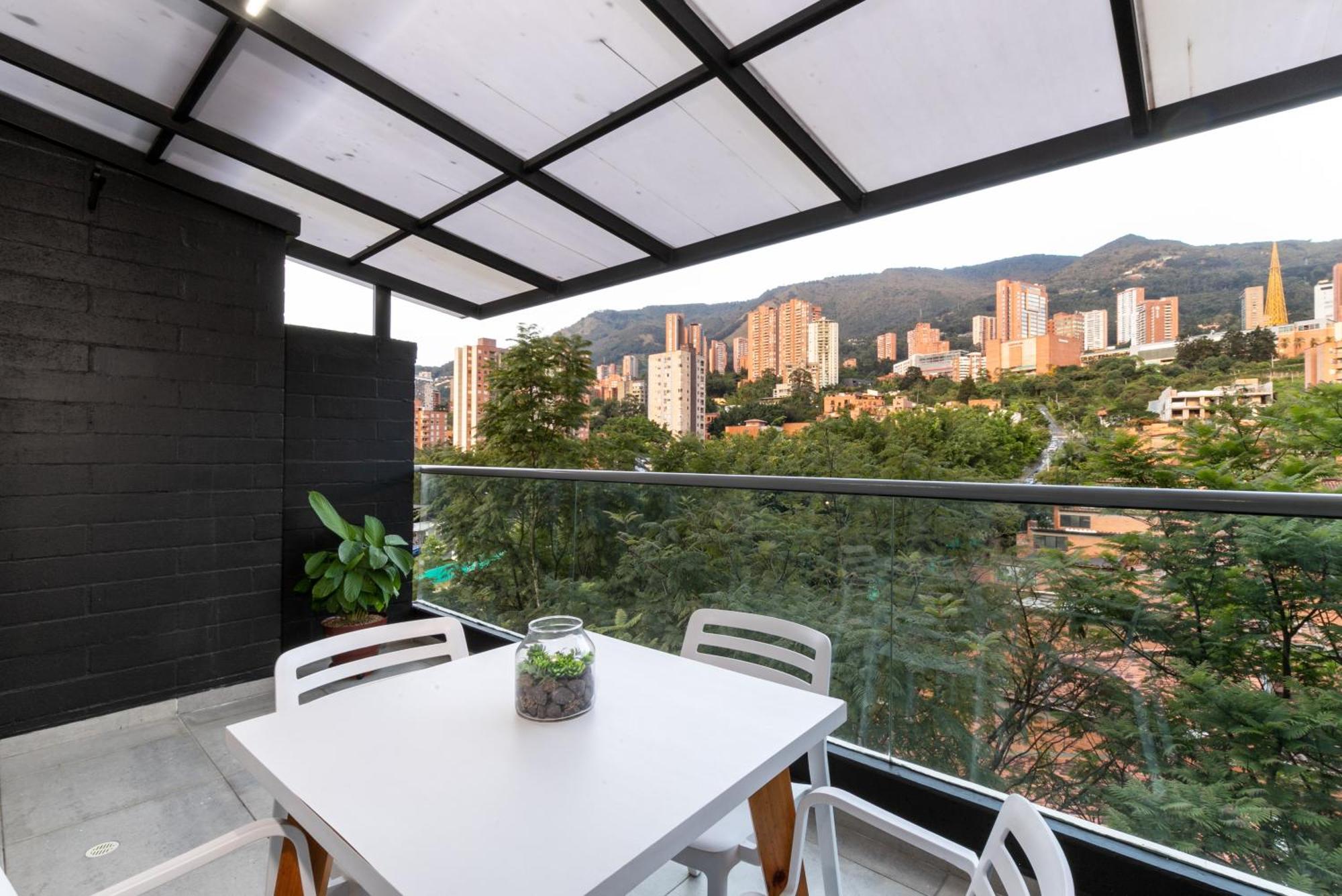 Apartamentos Borbon Suites Medellin Exterior photo