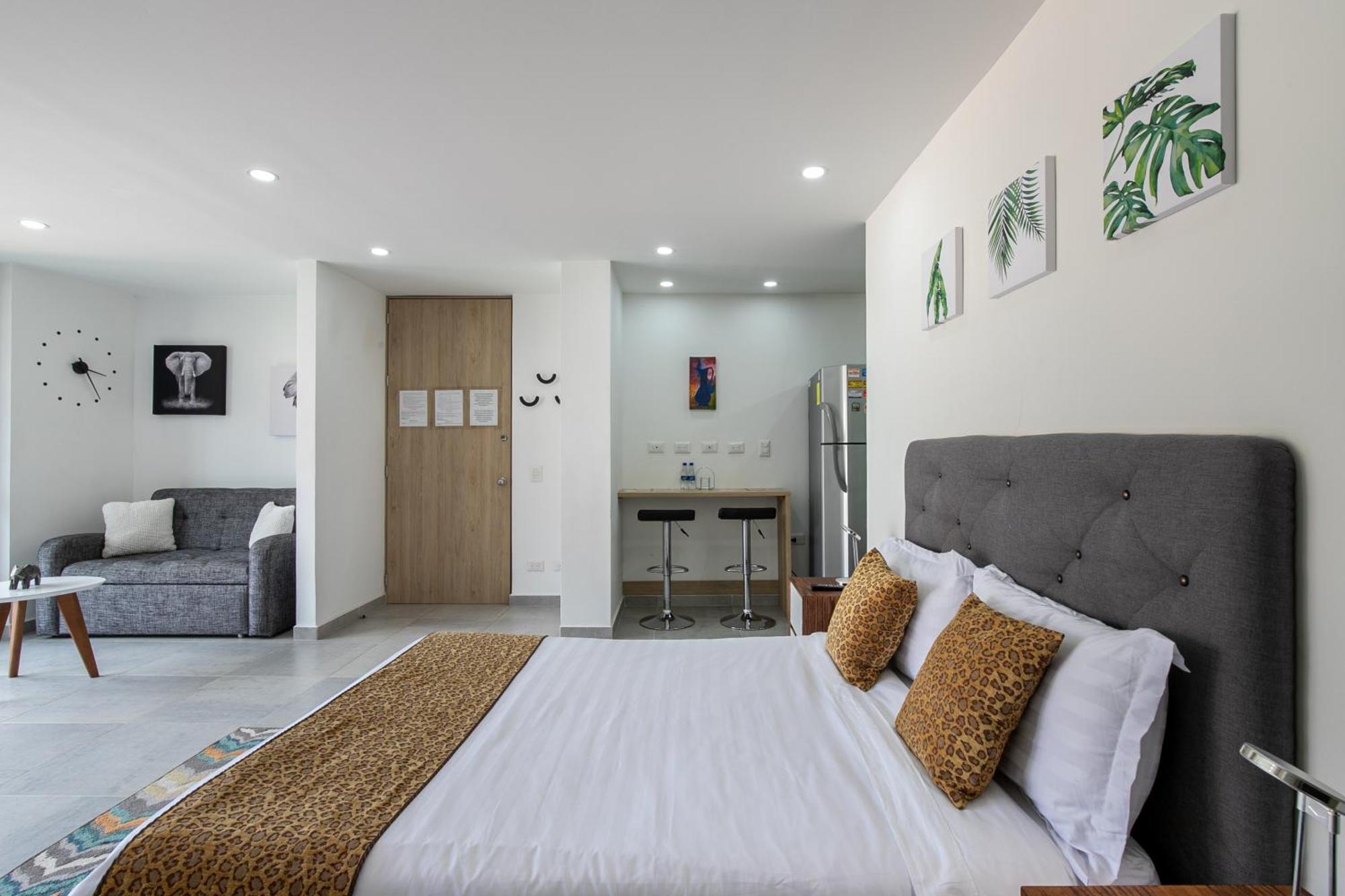 Apartamentos Borbon Suites Medellin Exterior photo