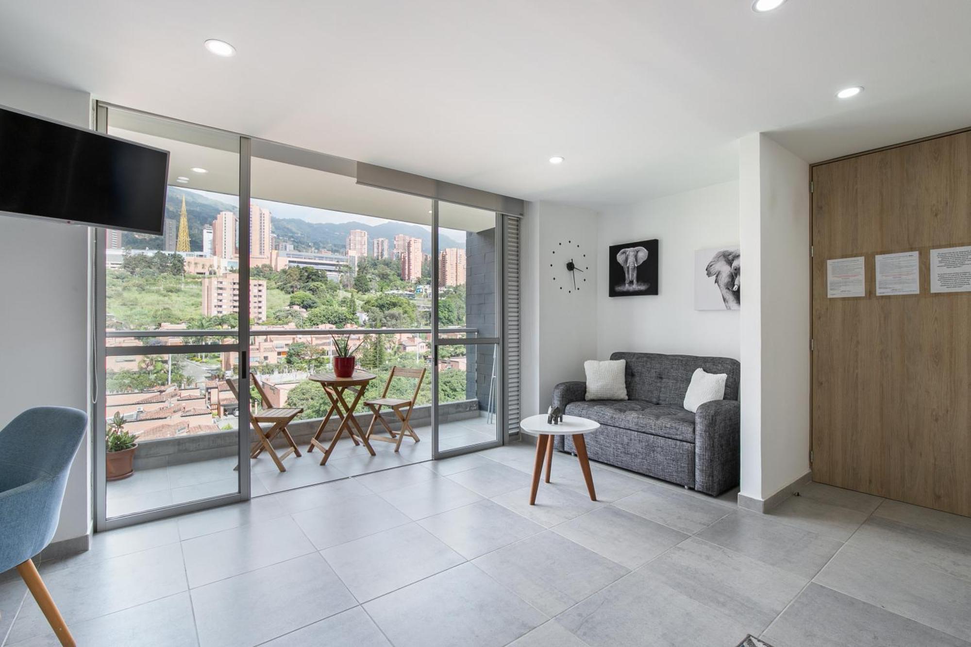 Apartamentos Borbon Suites Medellin Exterior photo