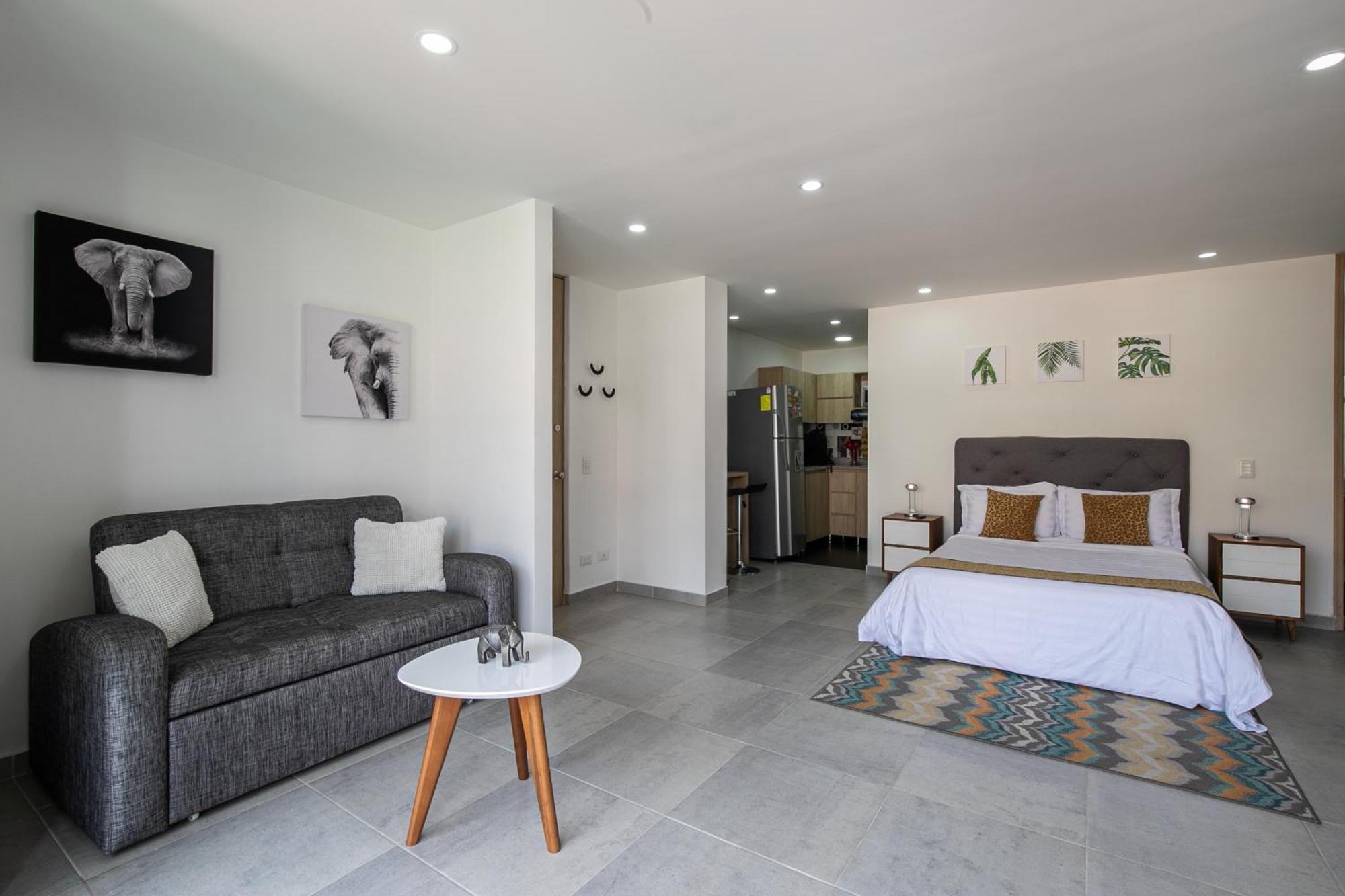Apartamentos Borbon Suites Medellin Exterior photo