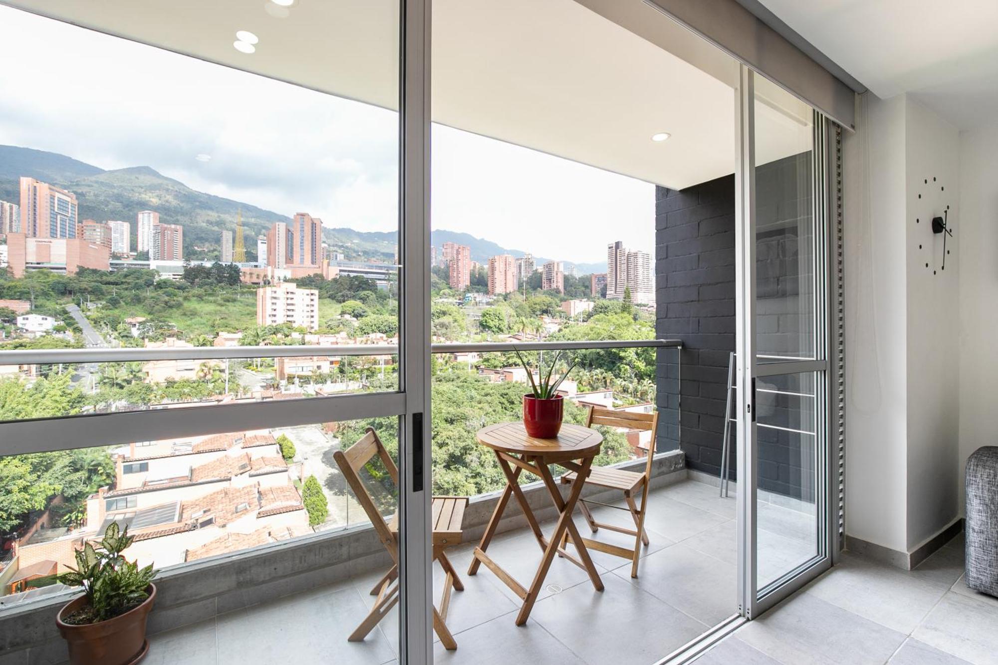 Apartamentos Borbon Suites Medellin Exterior photo