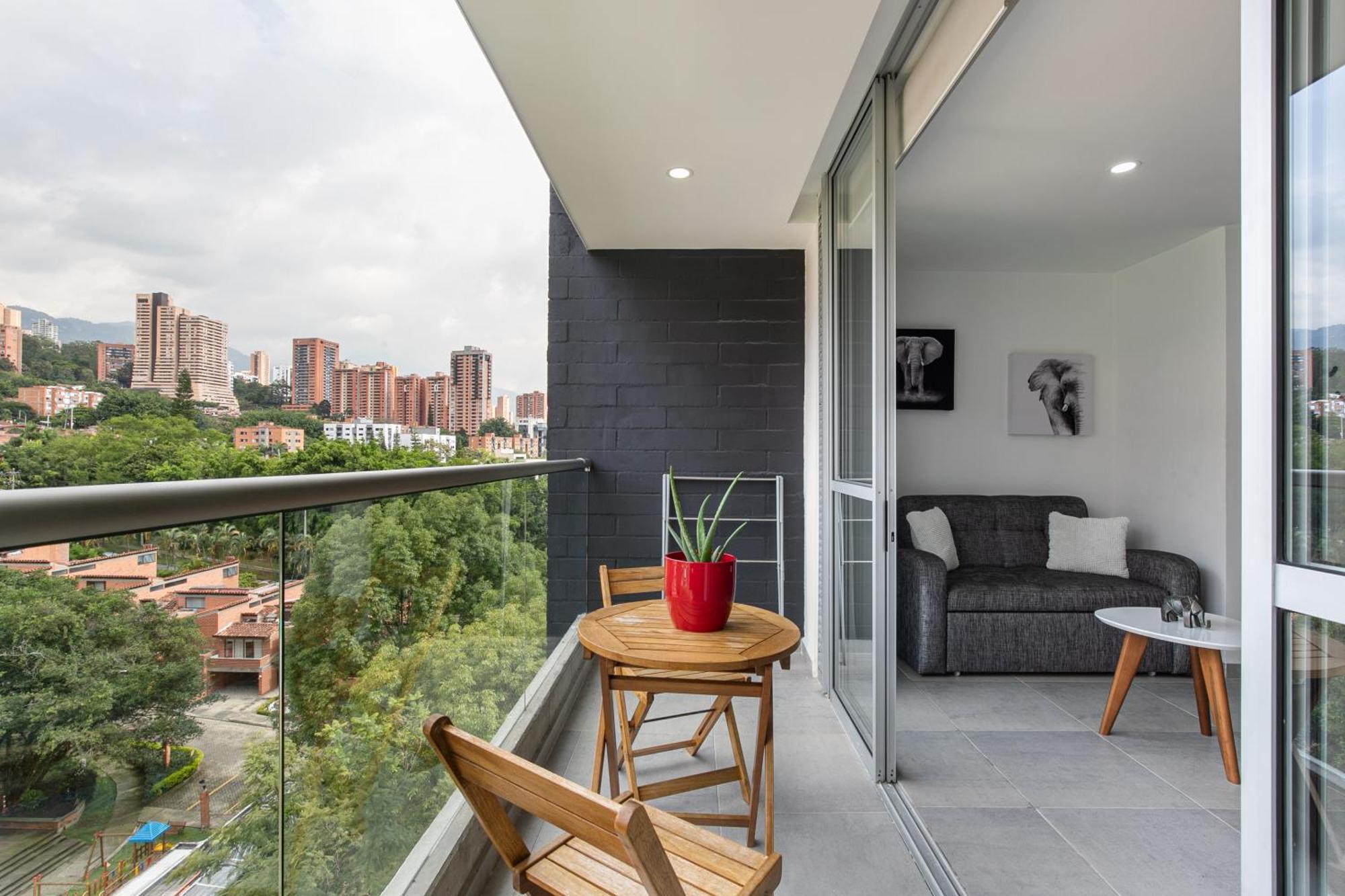 Apartamentos Borbon Suites Medellin Exterior photo