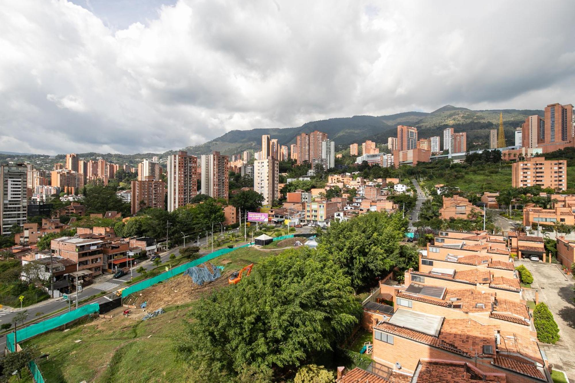 Apartamentos Borbon Suites Medellin Exterior photo