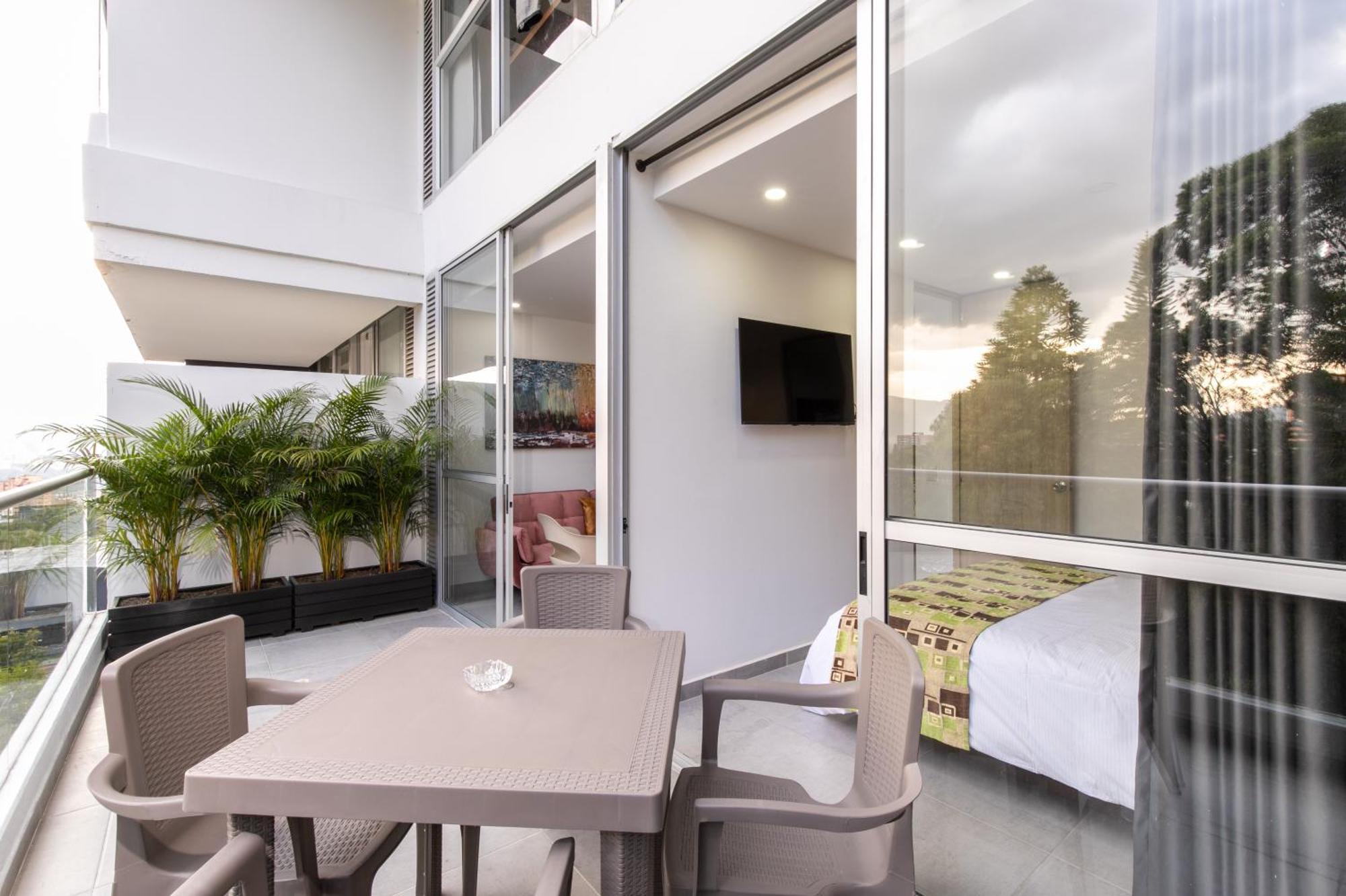 Apartamentos Borbon Suites Medellin Exterior photo