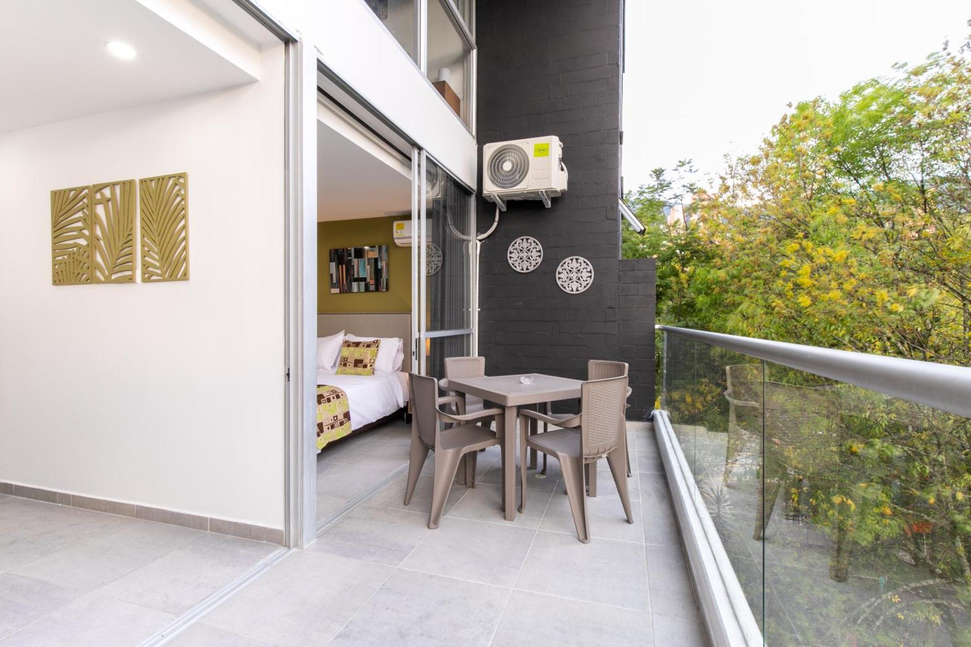 Apartamentos Borbon Suites Medellin Exterior photo