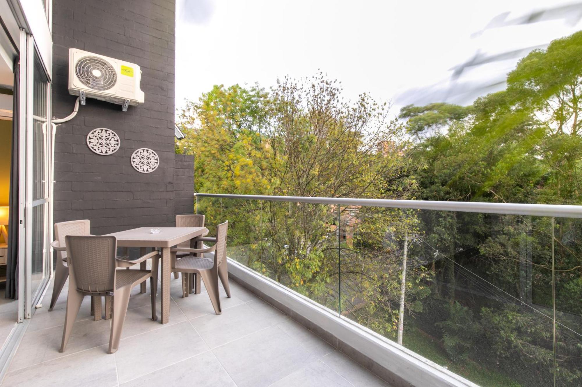 Apartamentos Borbon Suites Medellin Exterior photo