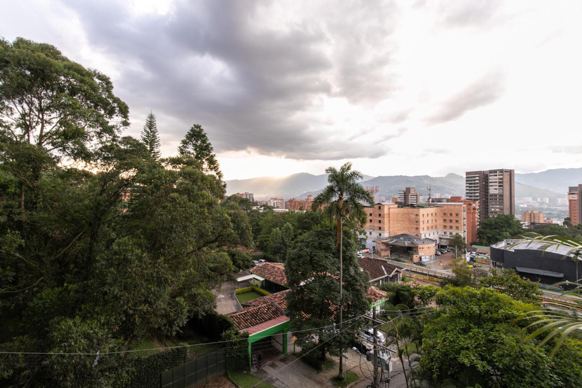 Apartamentos Borbon Suites Medellin Exterior photo
