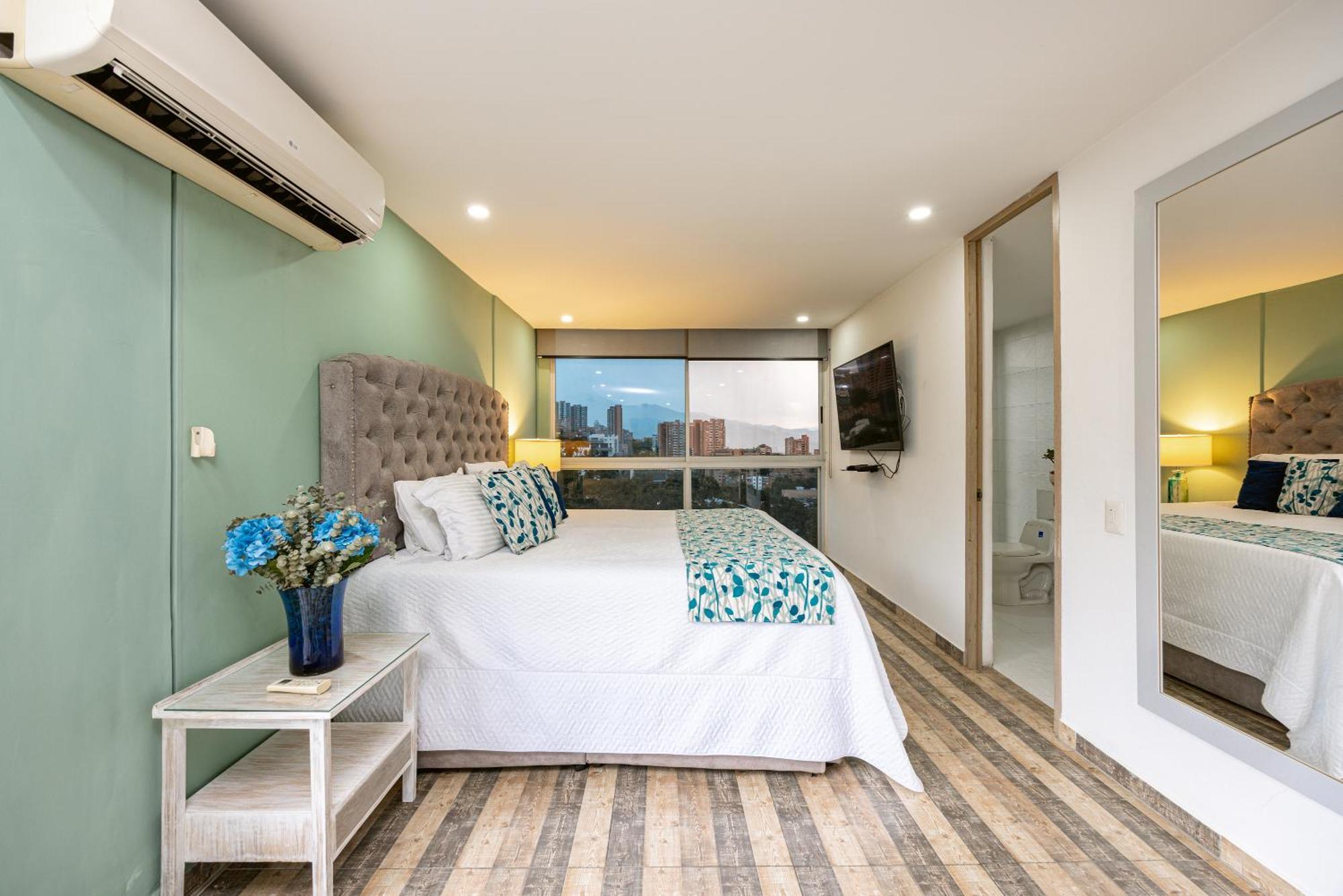 Apartamentos Borbon Suites Medellin Exterior photo